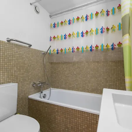 Gemeaux 104 Sur La Place Du Village A *