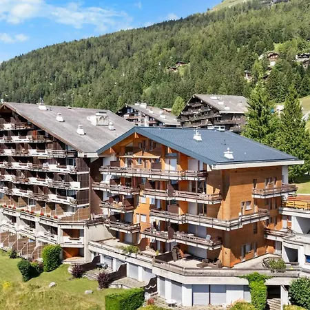 Gemeaux 104 Sur La Place Du Village A Apartamento