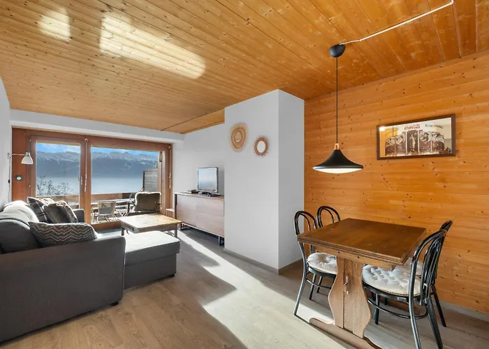 Gemeaux 104 Sur La Place Du Village A *