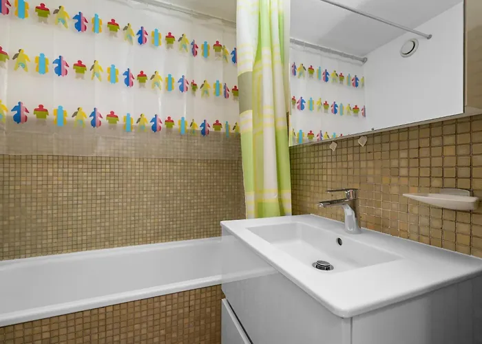 Gemeaux 104 Sur La Place Du Village A *