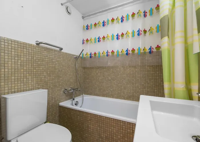 Gemeaux 104 Sur La Place Du Village A *